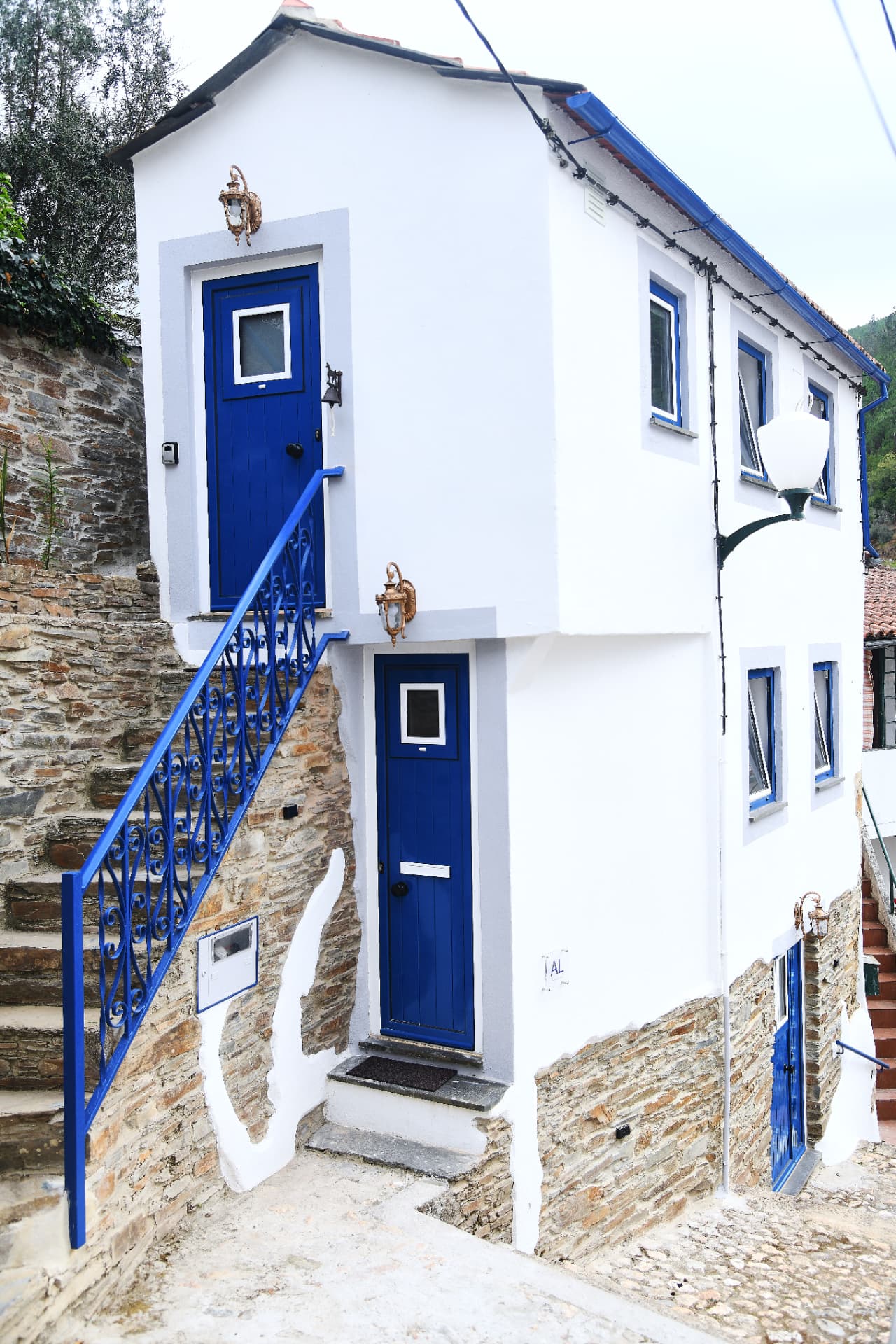 Casa da Égua — traditional stone house surrounded by mountains in Benfeita, Arganil